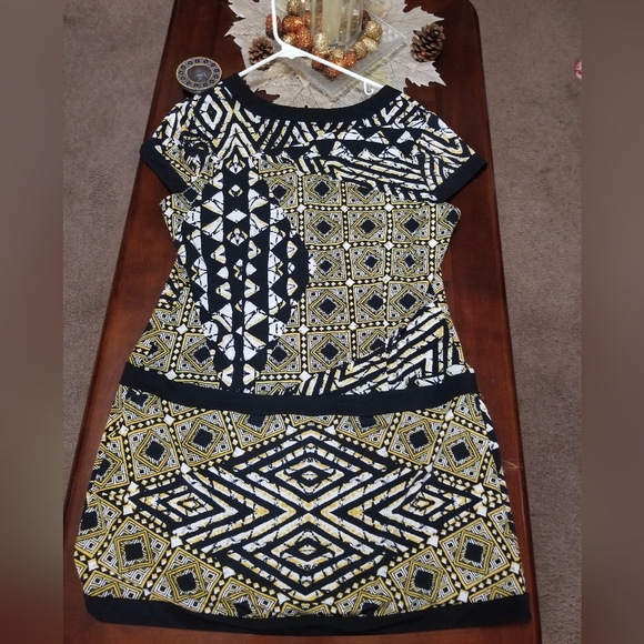 BCBG MaxAzria Tunic / Mini L - Picture 6 of 9